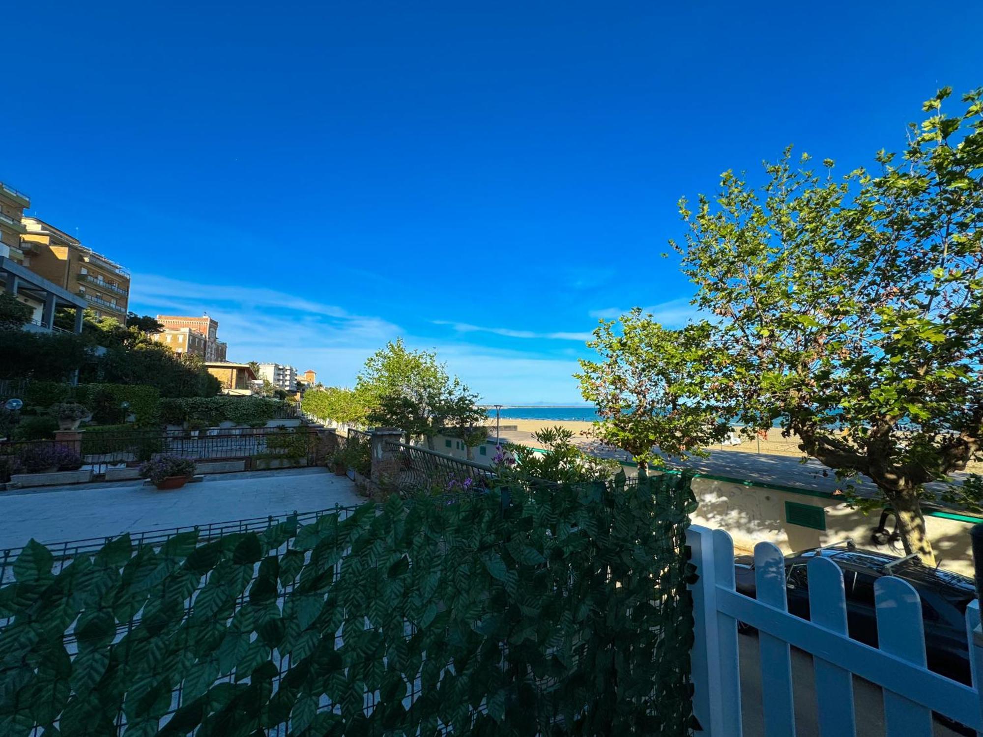 Marco House - Seaview Apartment - Fronte Mare - Casa Vacanza Anzio Bagian luar foto